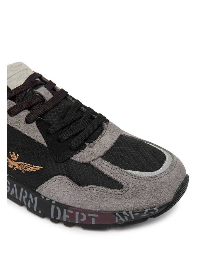 Baskets avec empiècements en daim duveteux