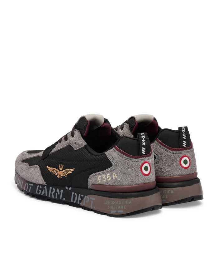 Baskets avec empiècements en daim duveteux